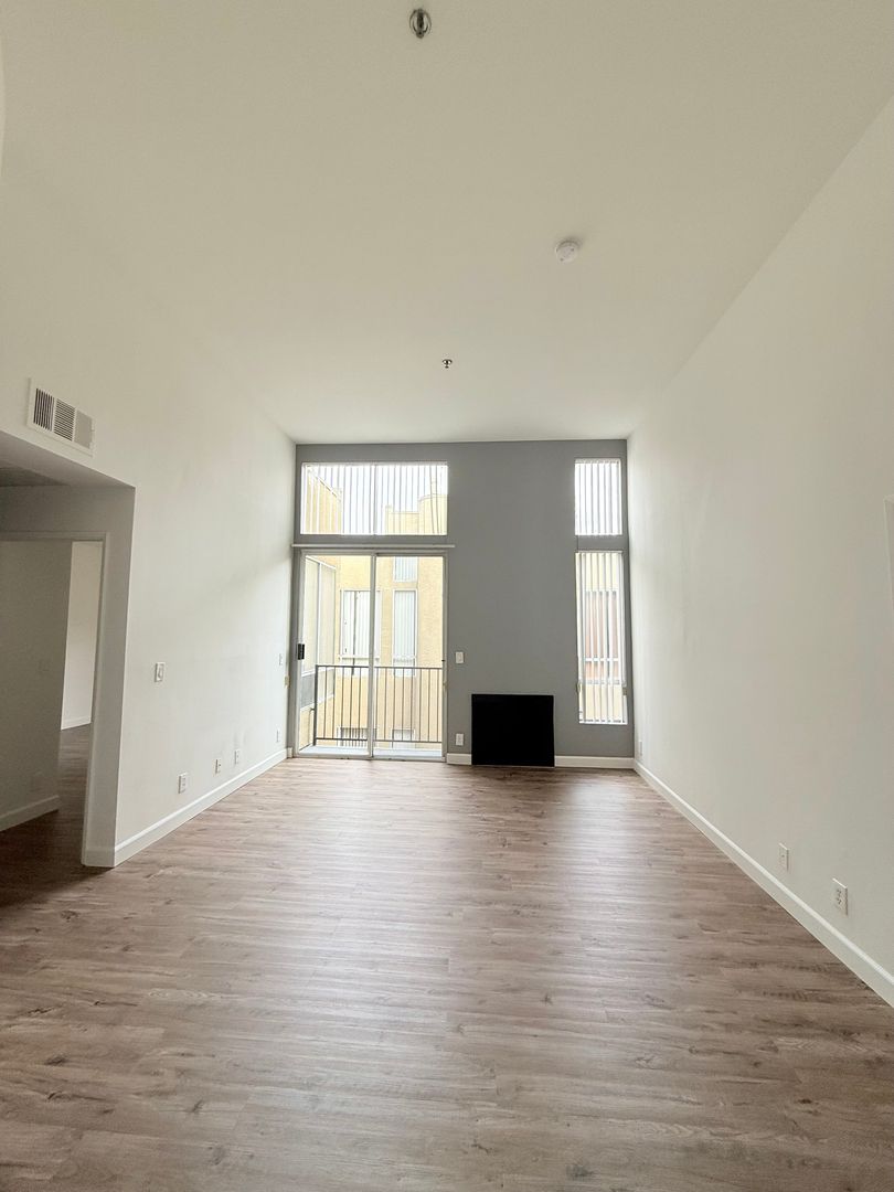 Los Angeles Apartment: 315 S. LaFayette Park Place