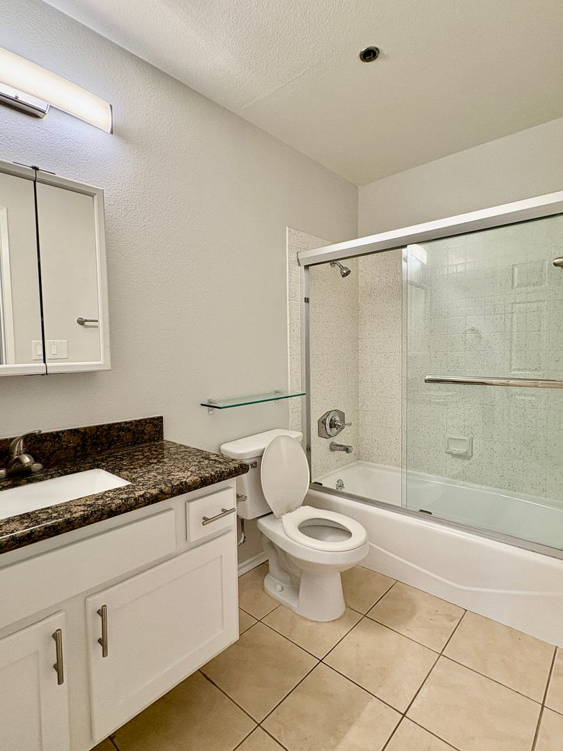 Los Angeles Apartment: 8715 Burton Way