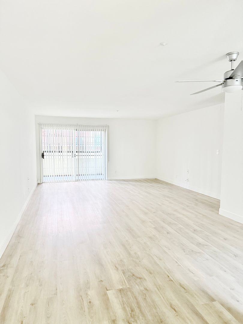 Los Angeles Apartment: 715 S. OXFORD AVE.