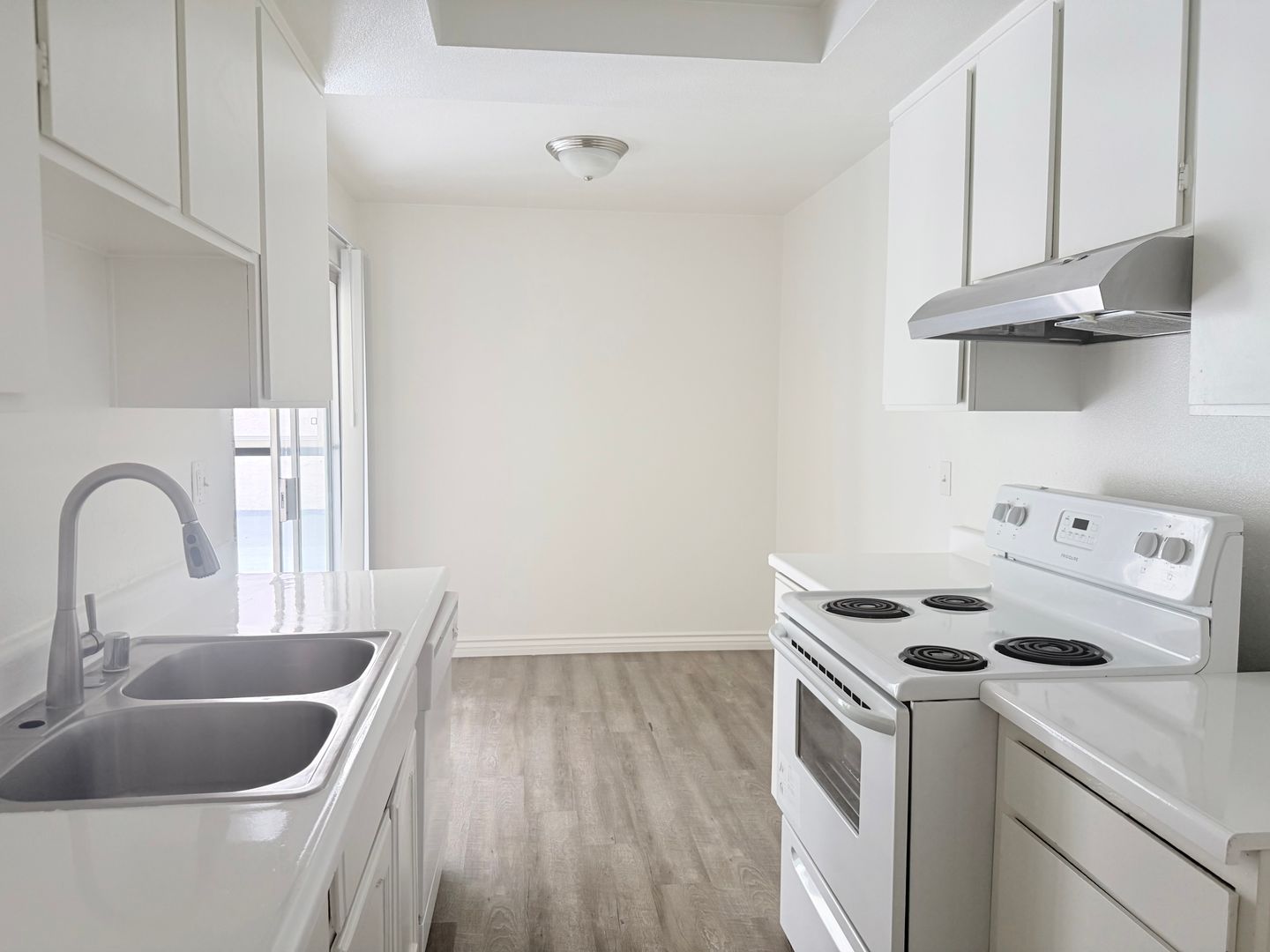 Los Angeles Apartment: 331 S. Ardmore Ave.