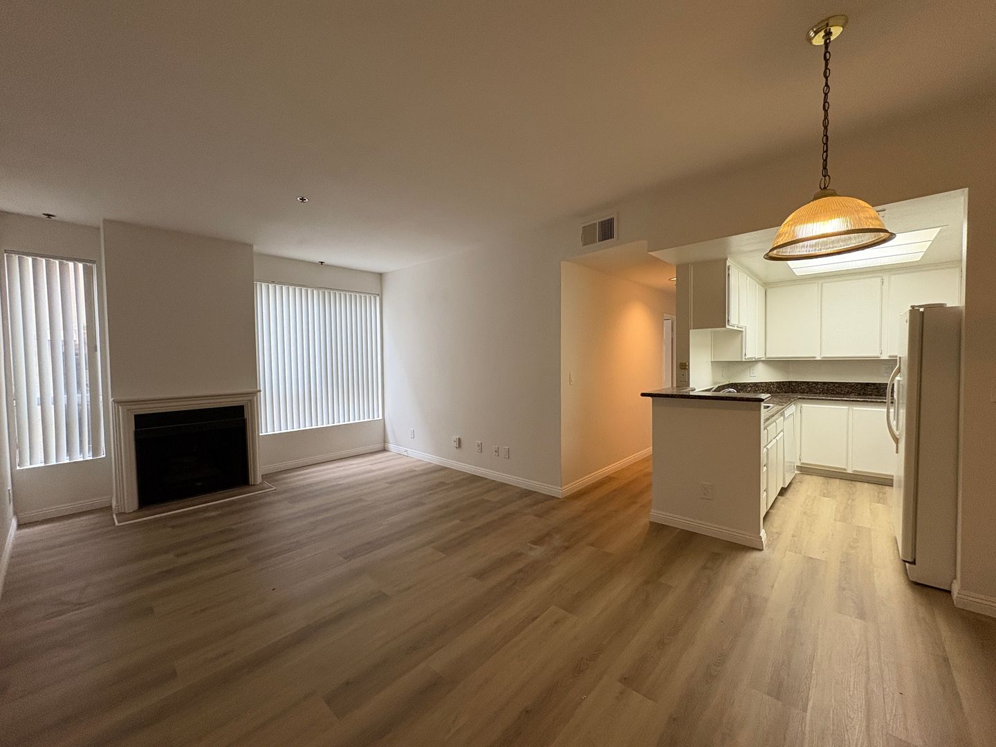 Los Angeles Apartment: 8715 Burton Way