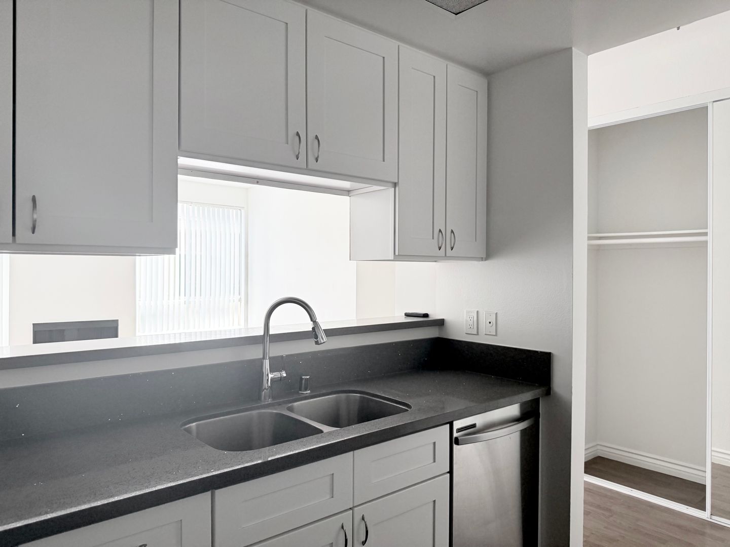 Los Angeles Apartment: 315 S. LaFayette Park Place
