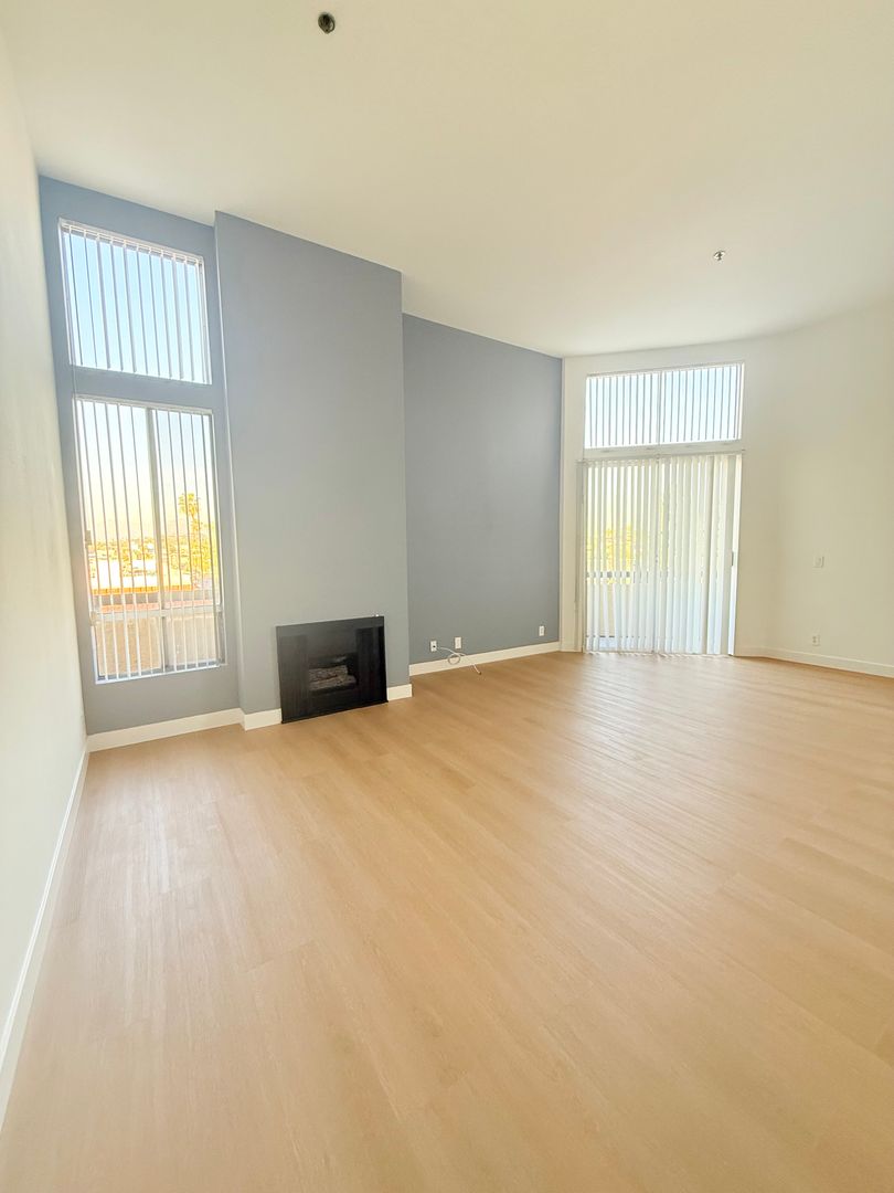 Los Angeles Apartment: 315 S. LaFayette Park Place