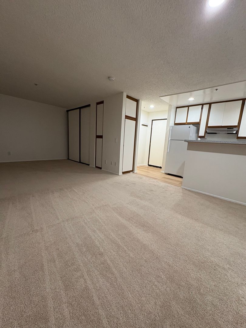 Los Angeles Apartment: 400 S. Westmoreland Ave.