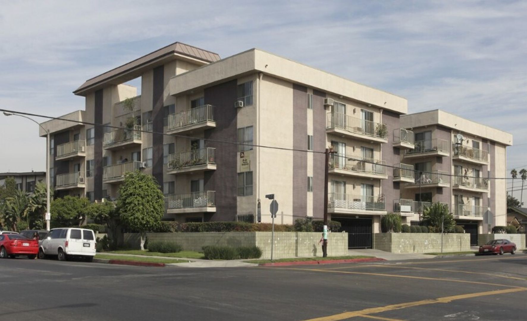 Los Angeles Apartment: 178 S. OXFORD AVE.