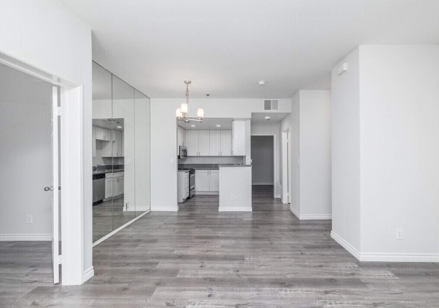 Los Angeles Apartment: 8715 Burton Way