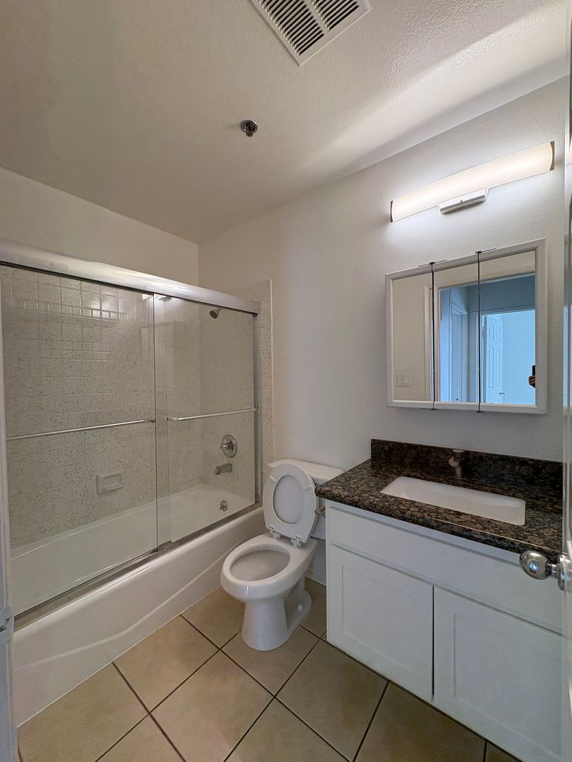 Los Angeles Apartment: 8715 Burton Way