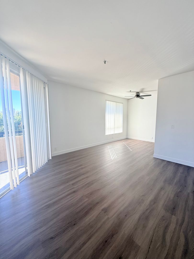 Los Angeles Apartment: 315 S. LaFayette Park Place