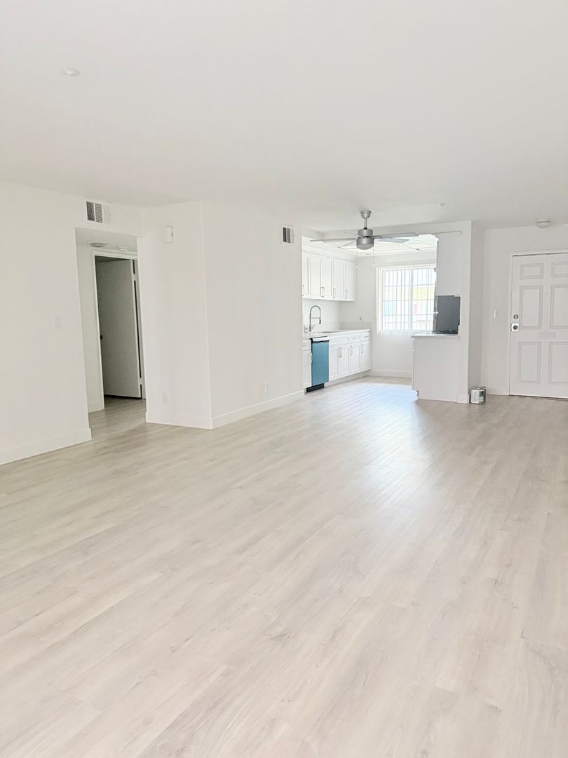 Los Angeles Apartment: 715 S. OXFORD AVE.