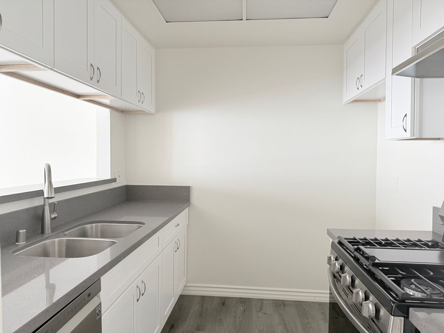 Los Angeles Apartment: 315 S. LaFayette Park Place