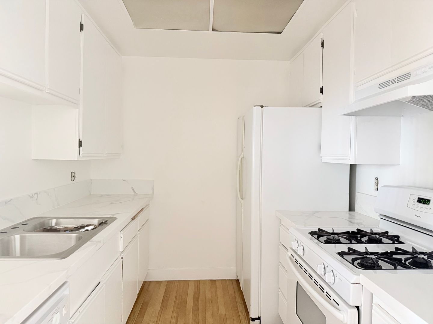 Los Angeles Apartment: 315 S. LaFayette Park Place