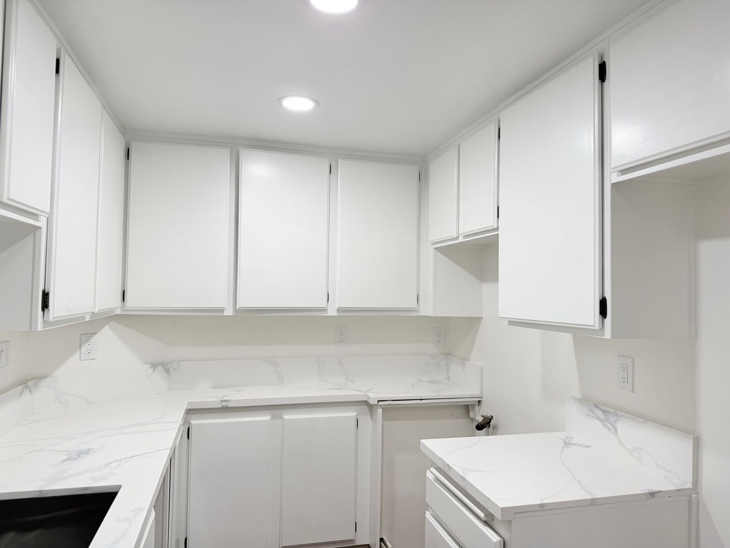 Los Angeles Apartment: 8715 Burton Way