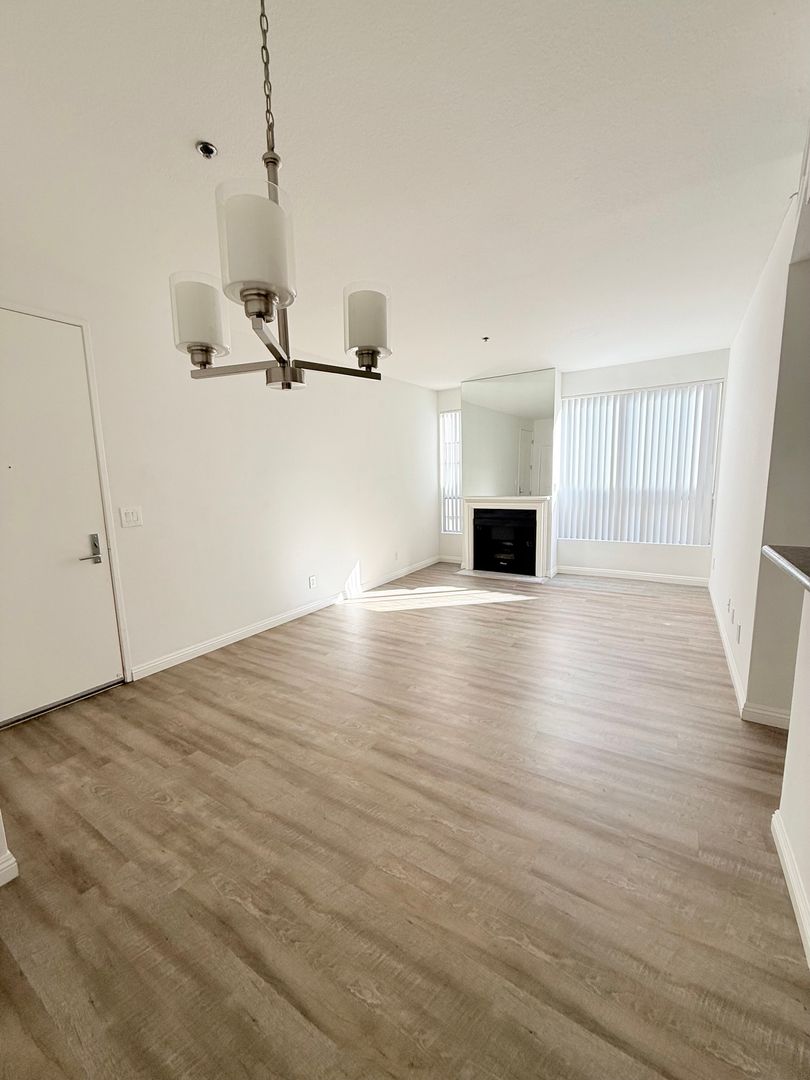 Los Angeles Apartment: 8715 Burton Way