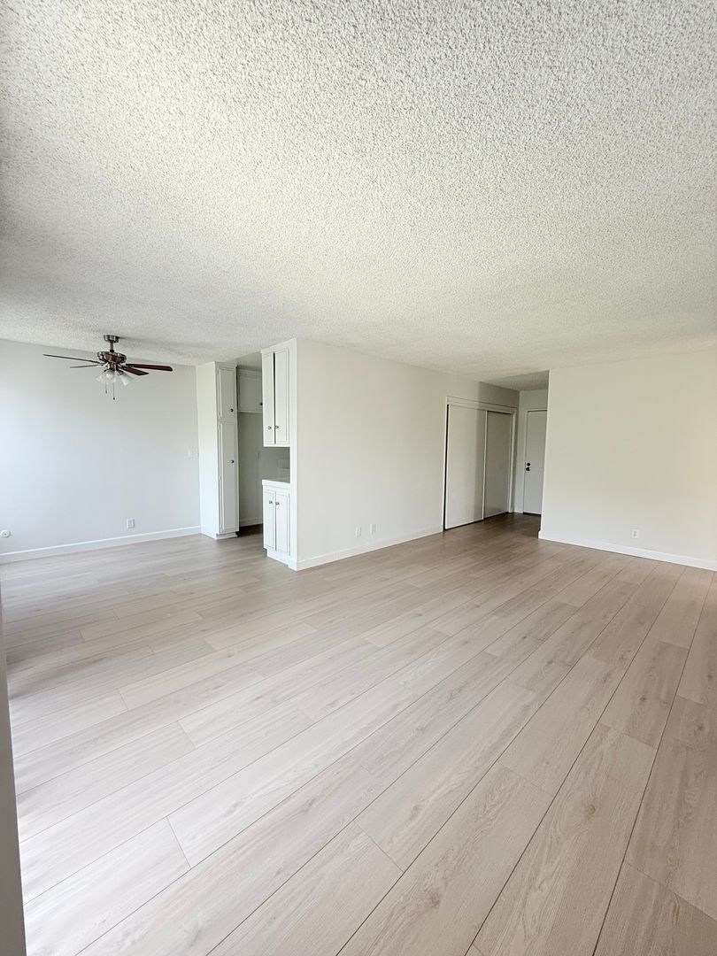 Los Angeles Apartment: 178 S. OXFORD AVE.