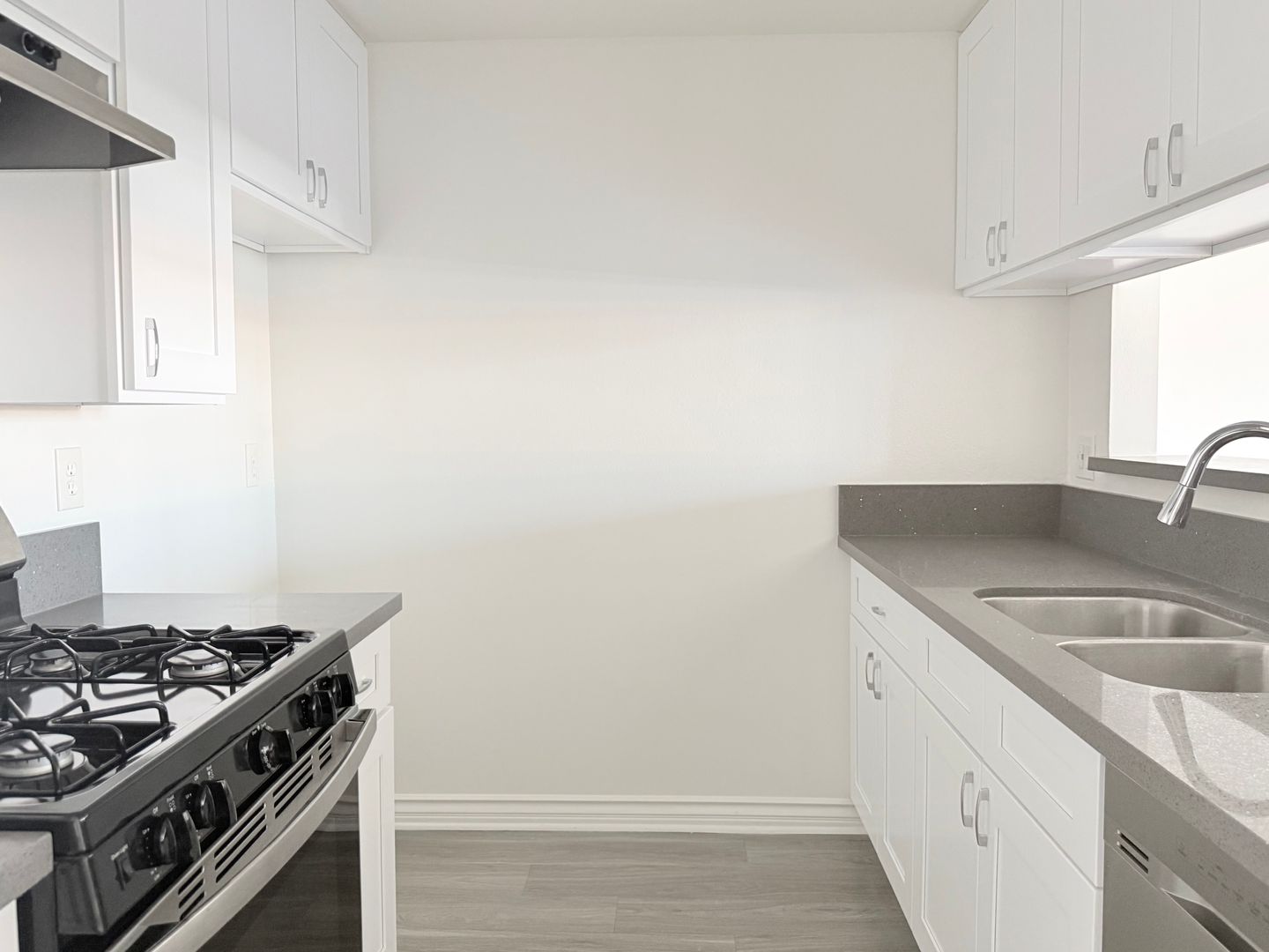 Los Angeles Apartment: 315 S. LaFayette Park Place