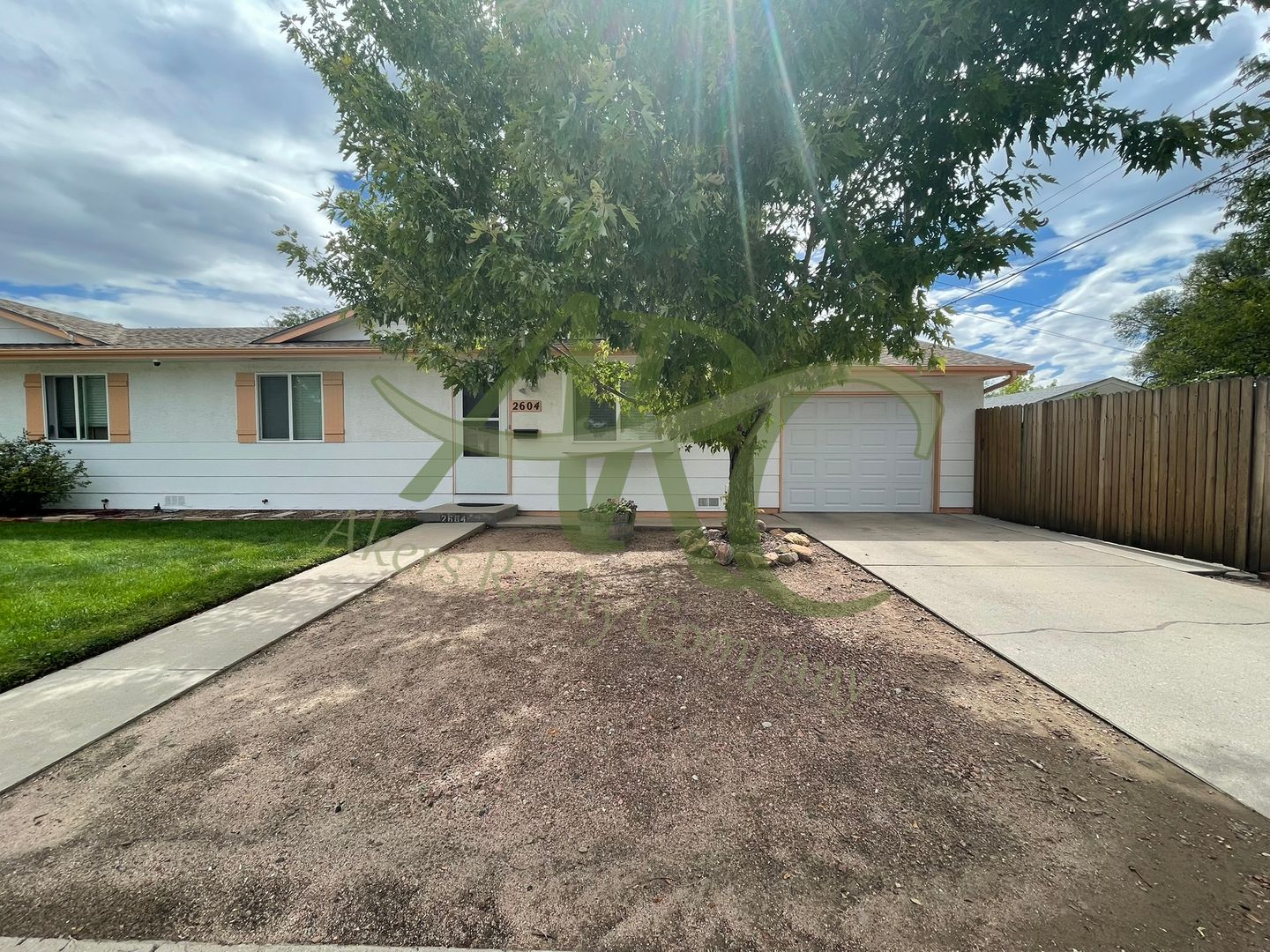 Pueblo House: 2604 Nuckolls Ave