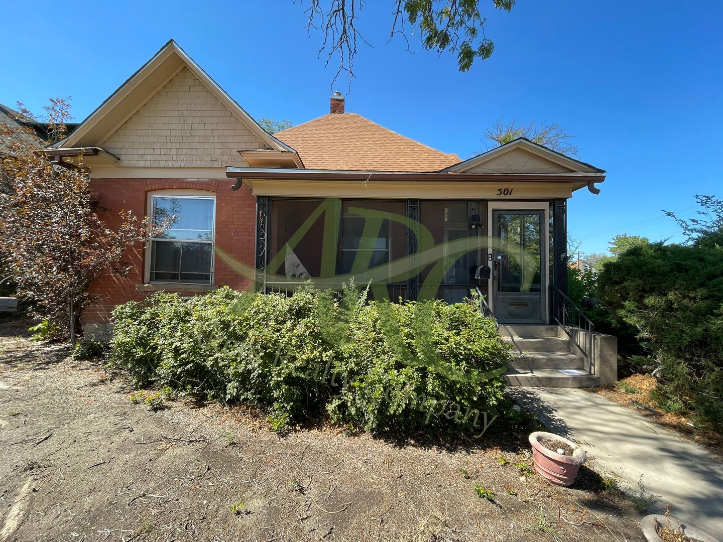 Pueblo House: 501 Van Buren St