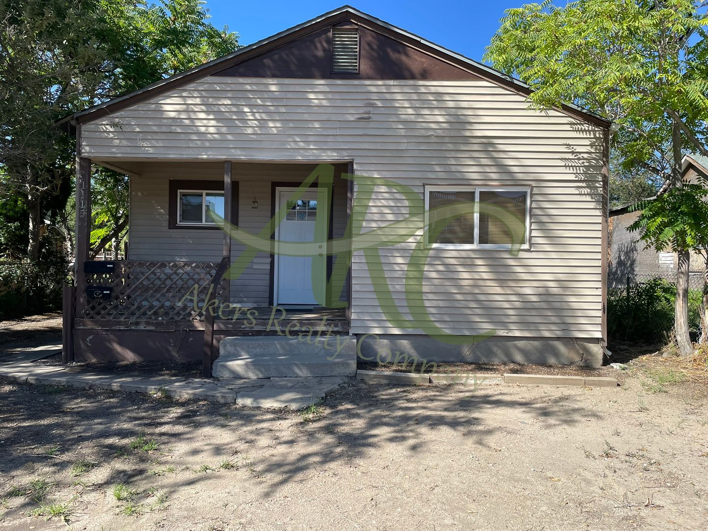 Pueblo Apartment: 1115 E 6th St