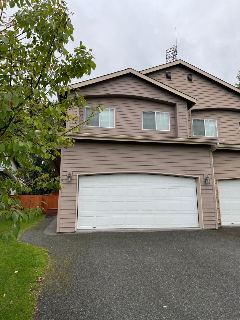 Eagle River House: 10953 Hannah Jane Place