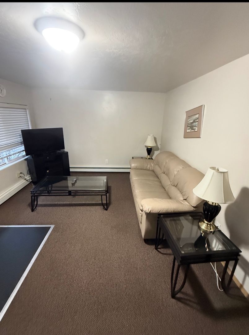 Anchorage Apartment: 1307 W 38th Pl
