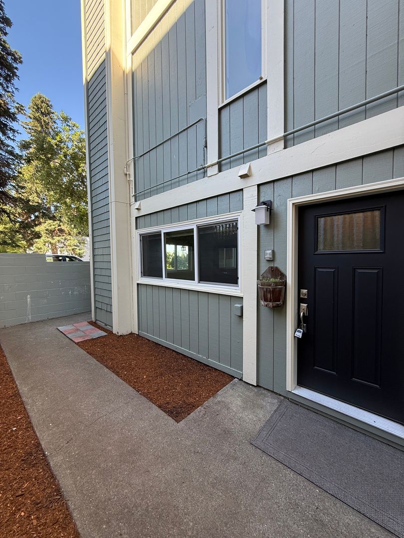 Anchorage Condo: 705 O Street #D