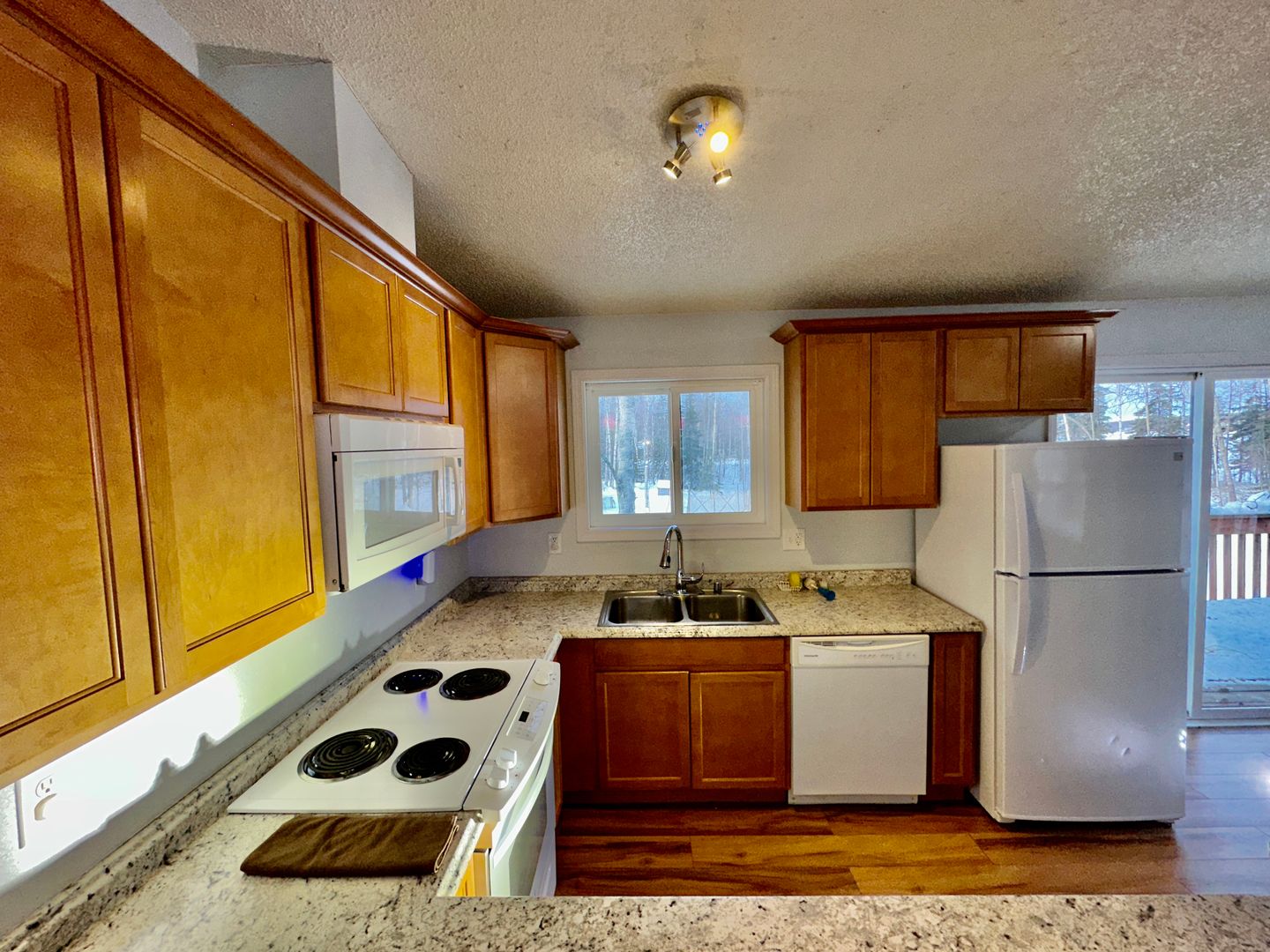 Wasilla House: 601 W Lakeview Ave