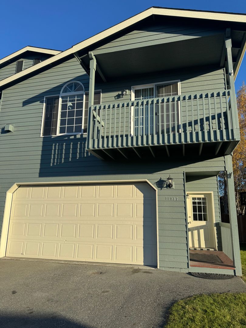 Eagle River House: 11957 Regency Drive