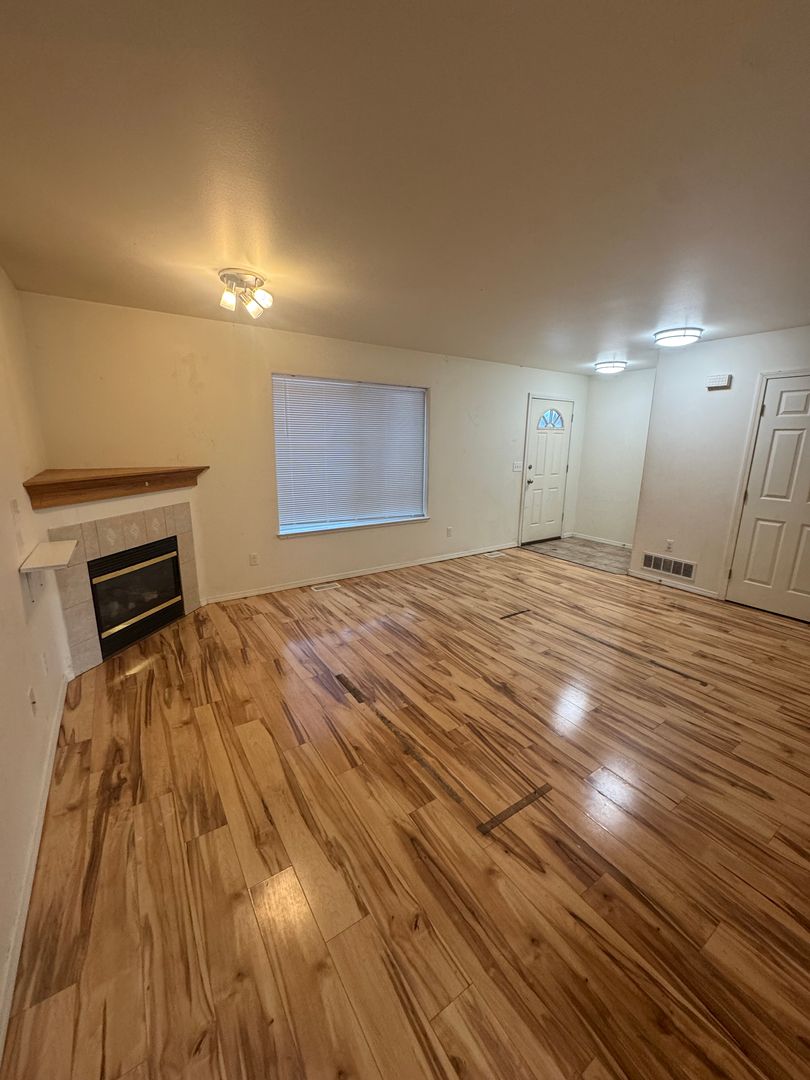 Anchorage Apartment: 5222 Leslie Street