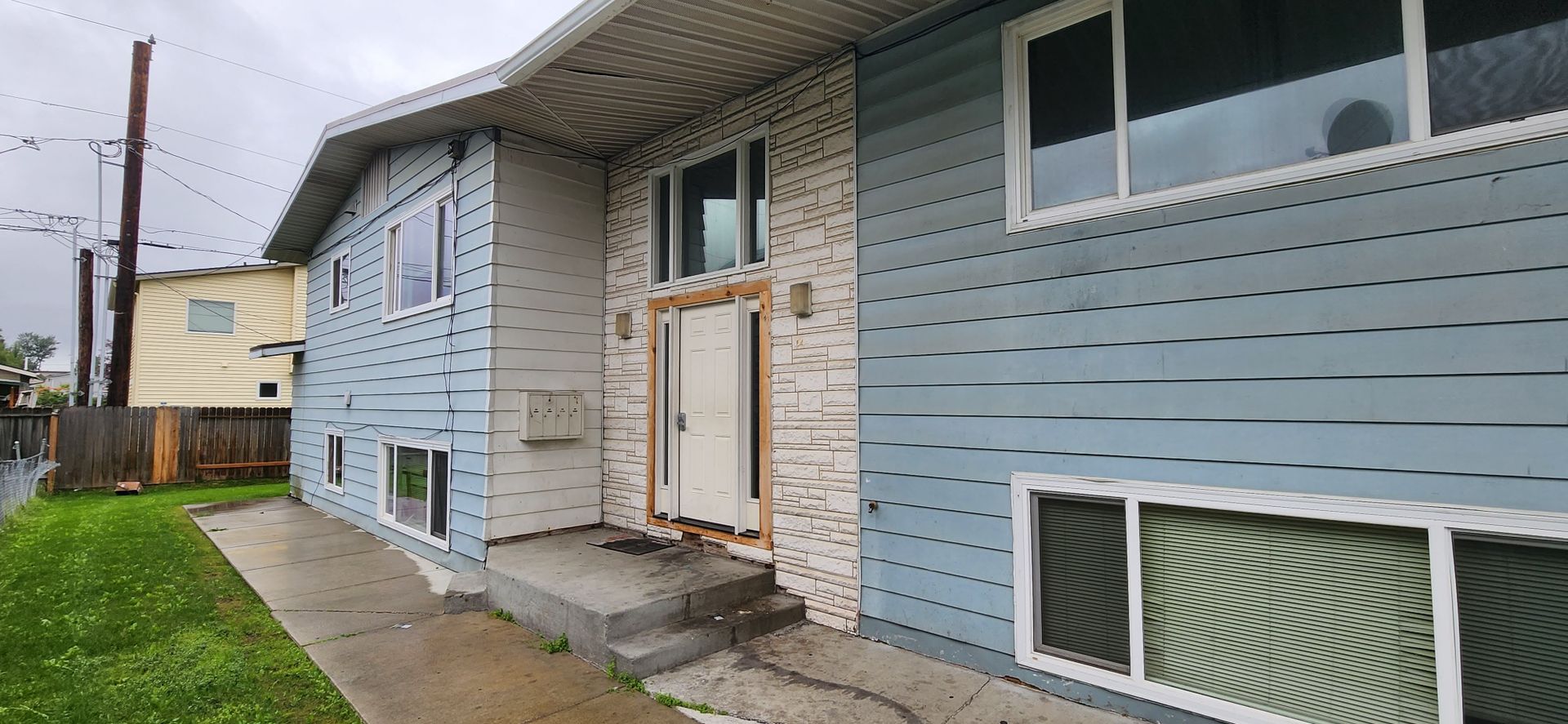 Anchorage Apartment: 401 Mumford St