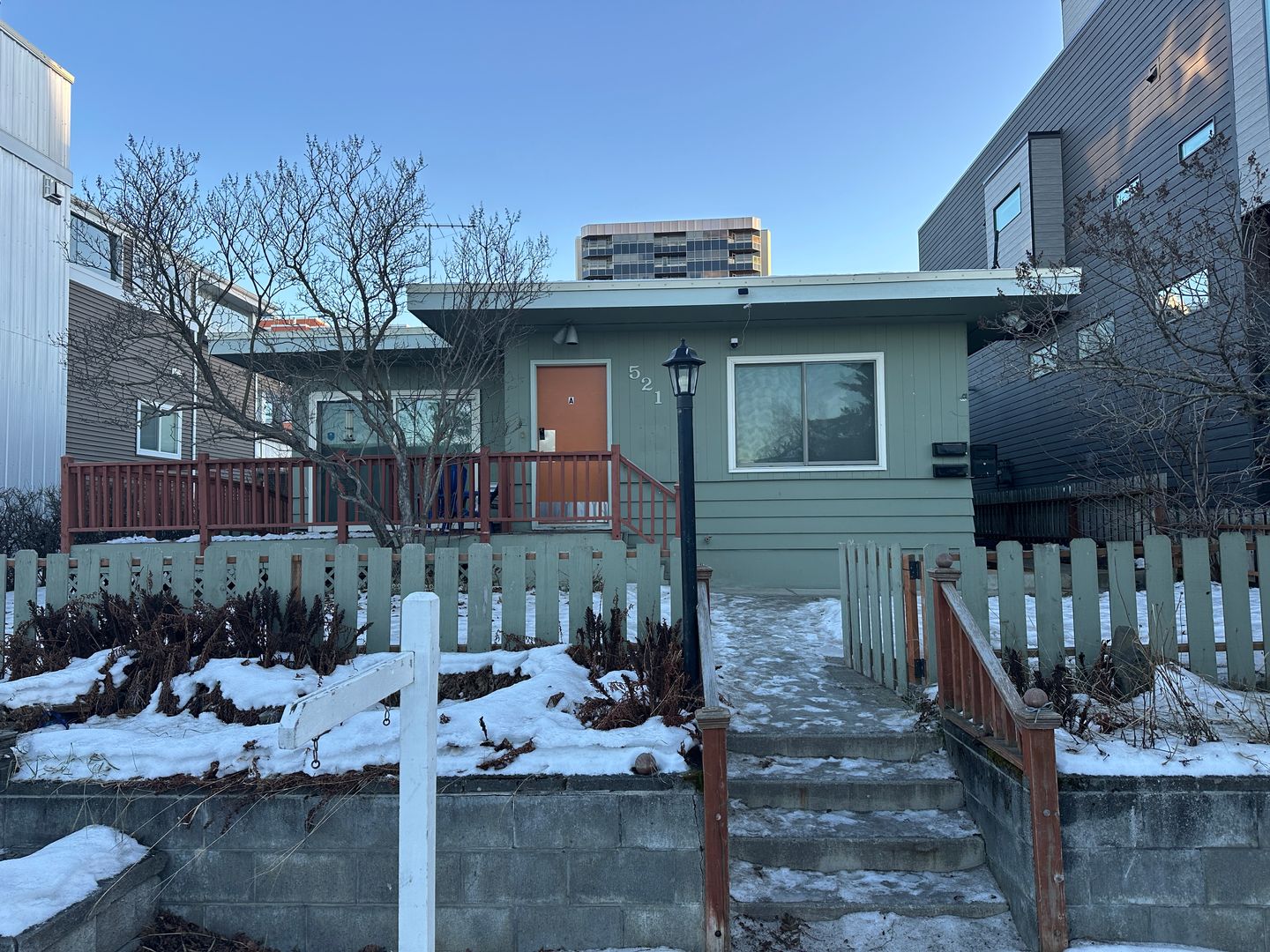 Anchorage Apartment: 521 N St
