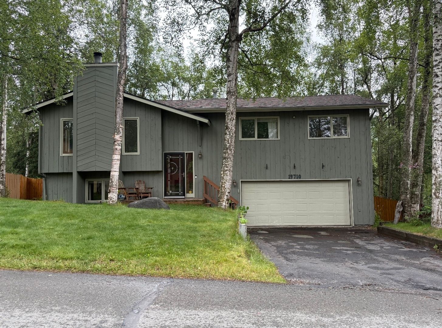 Eagle River House: 19710 South Montague Loop