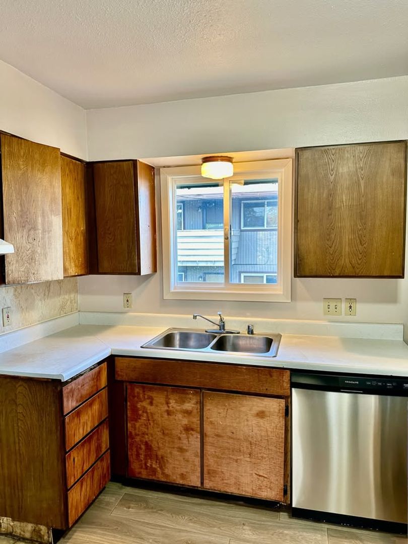 3932 East 9th Avenue - NC