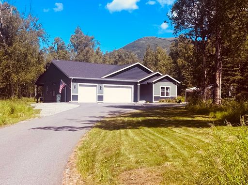 Beautiful, private 3 bed, 2 bath ranch home in the heart of Palmer!