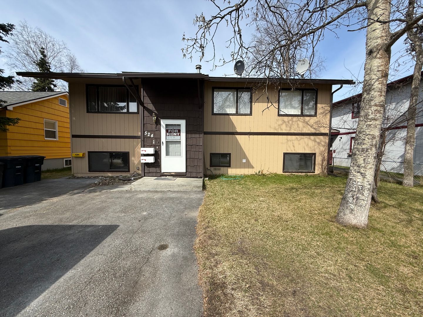 Anchorage Apartment: 524 N. Klevin St.