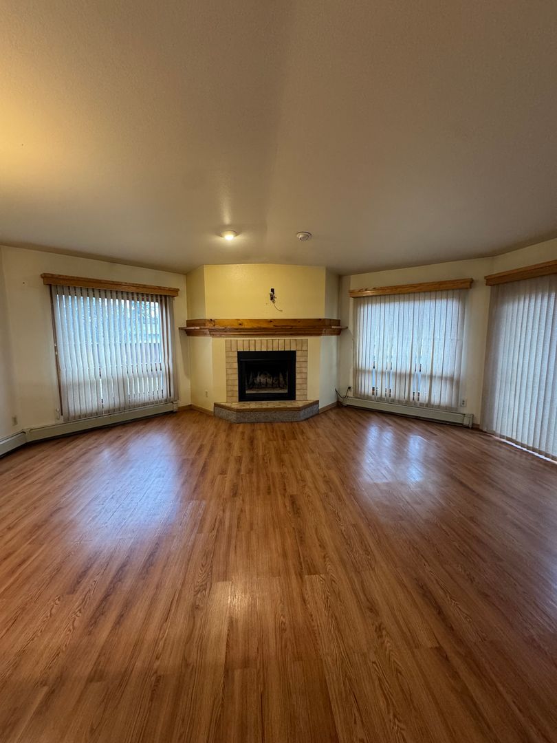 Anchorage House: 4109 Lynn Dr #110