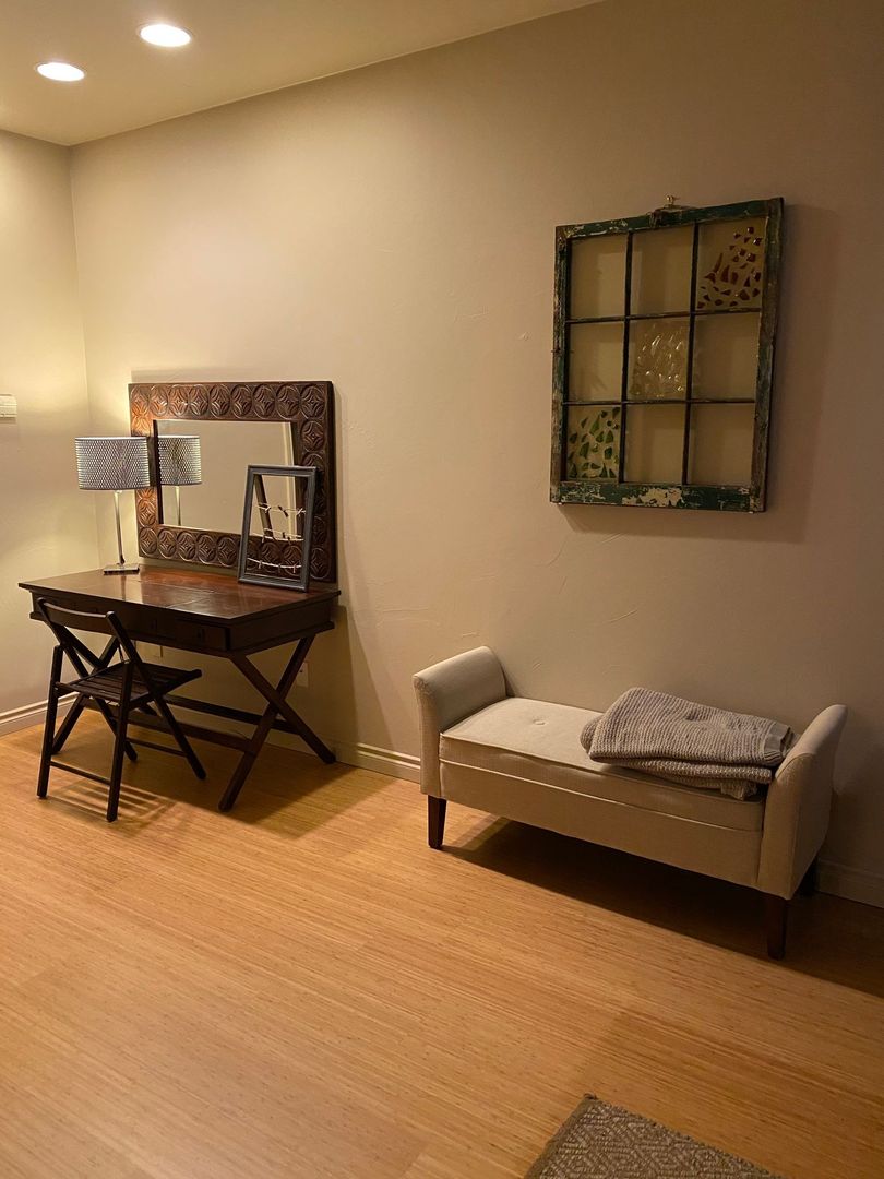 Anchorage House: 222 E 7th Ave #305