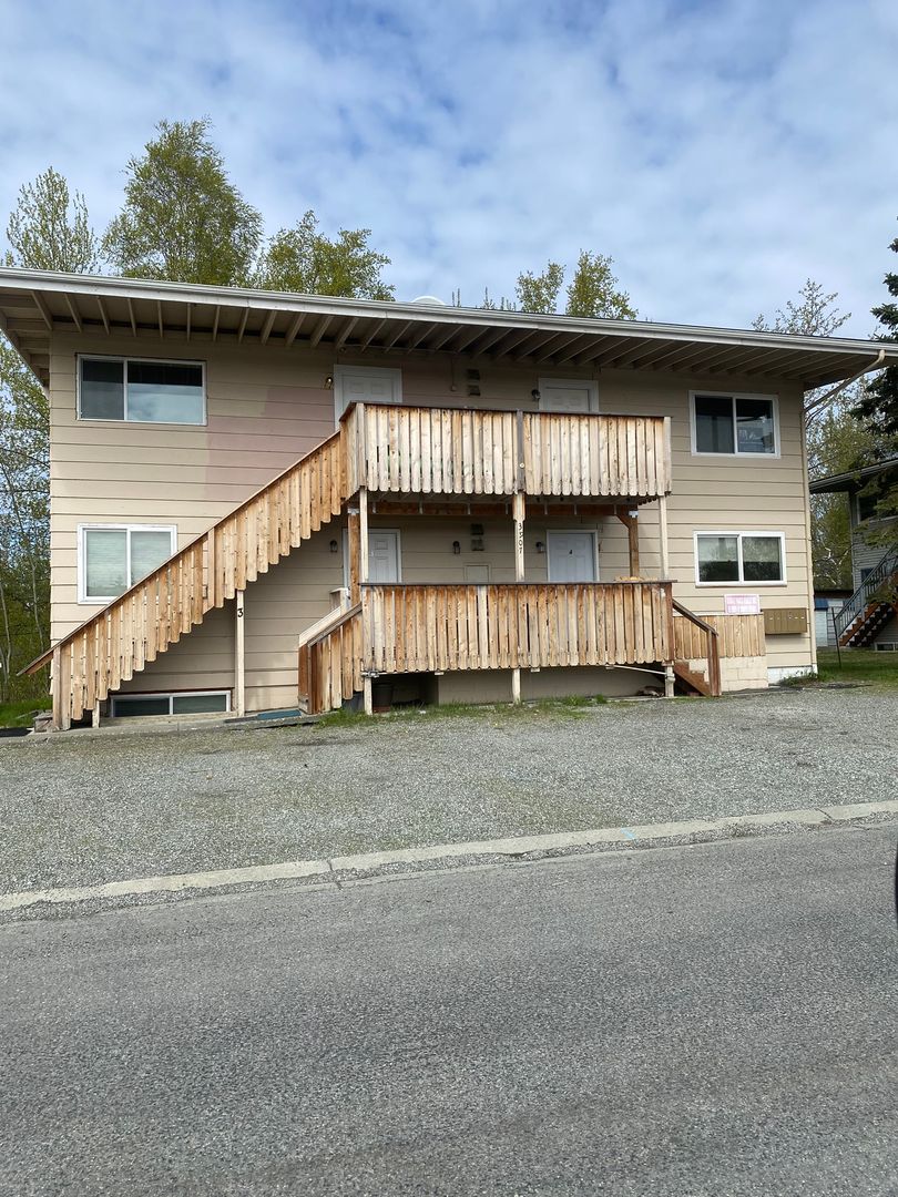Anchorage Apartment: 3907 Carolina Drive