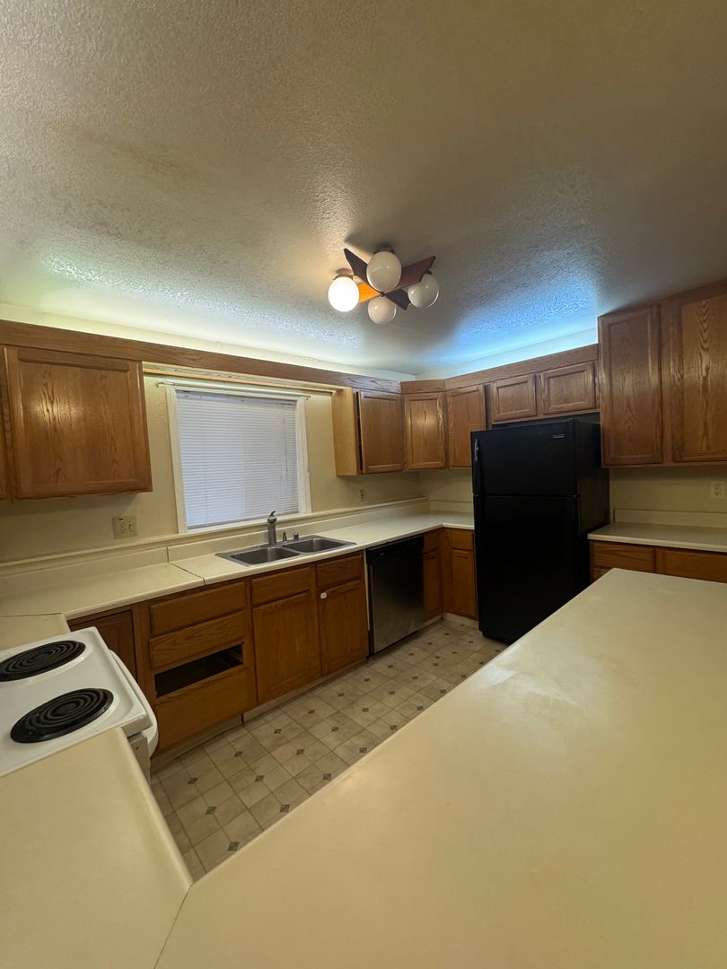 Eagle River Apartment: 11434 Heritage Ct