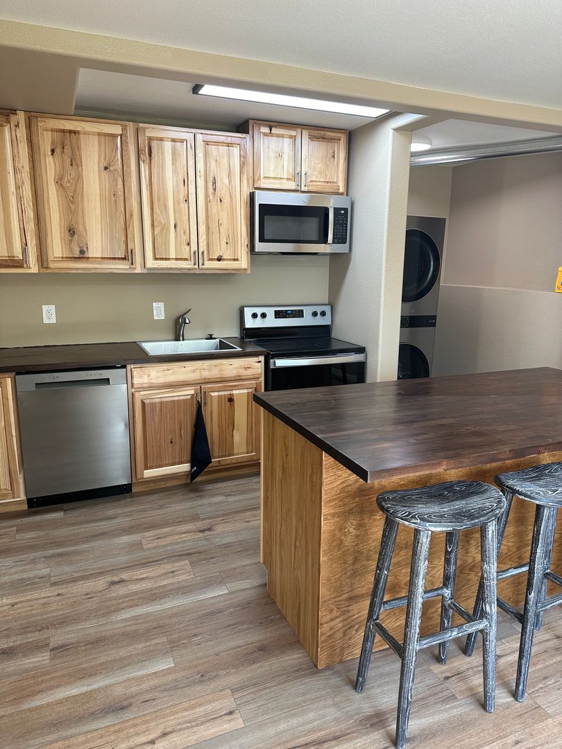 Anchorage Multiplex: 1400 W 47th Ave