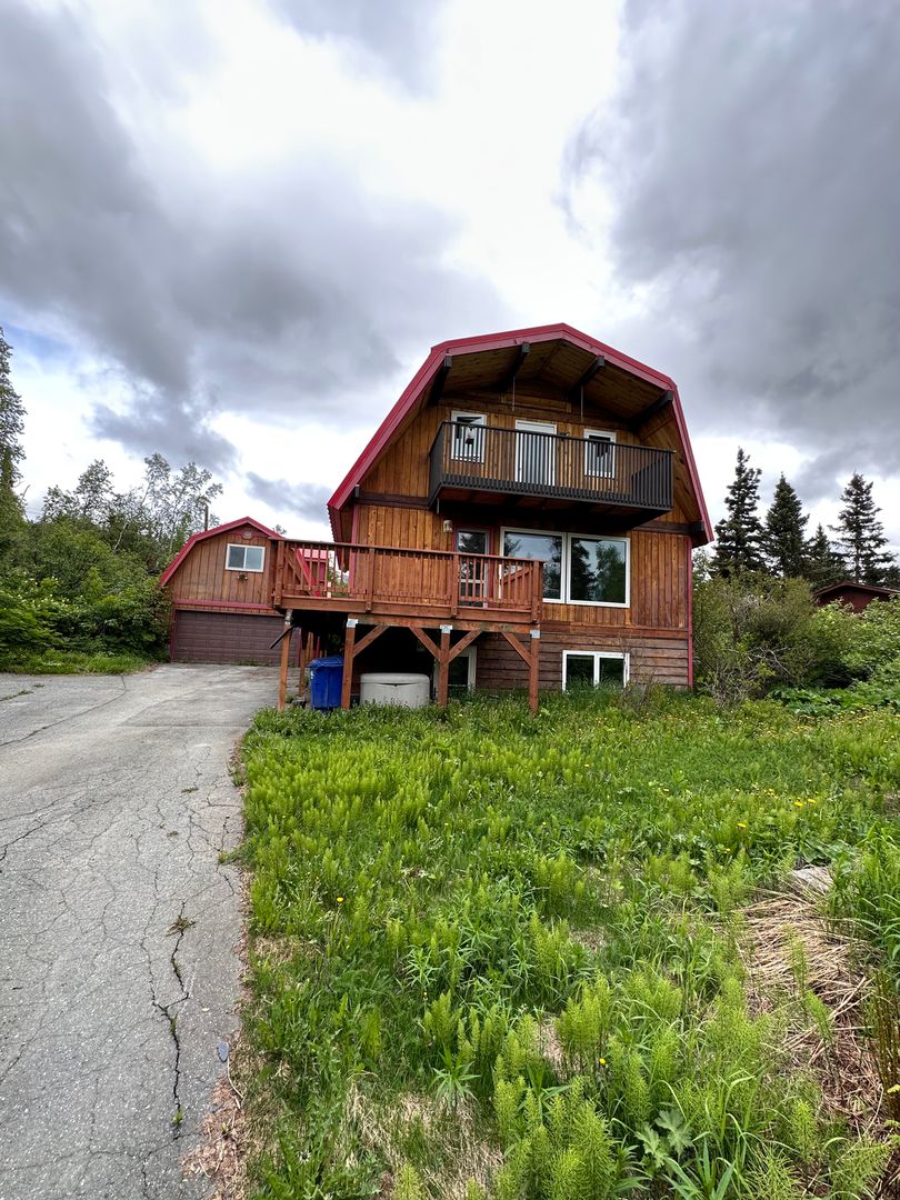 Anchorage House: 12621 Saunders Rd