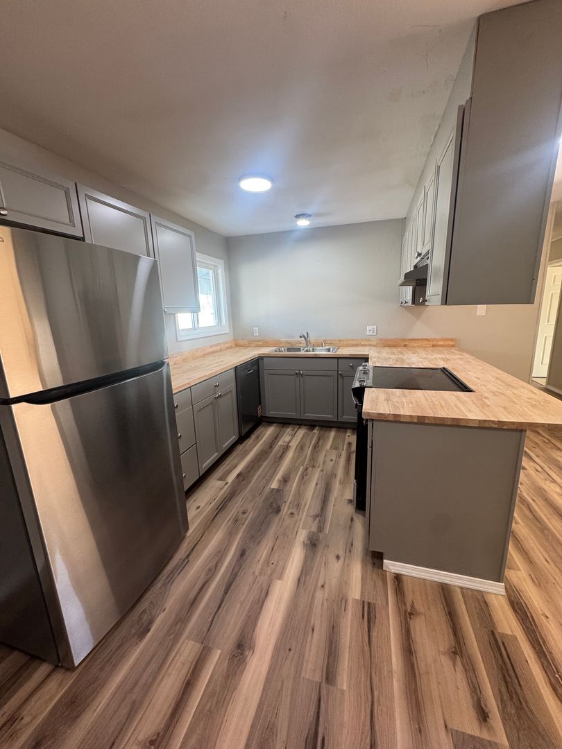 Anchorage Apartment: 3926 E 3rd Ave