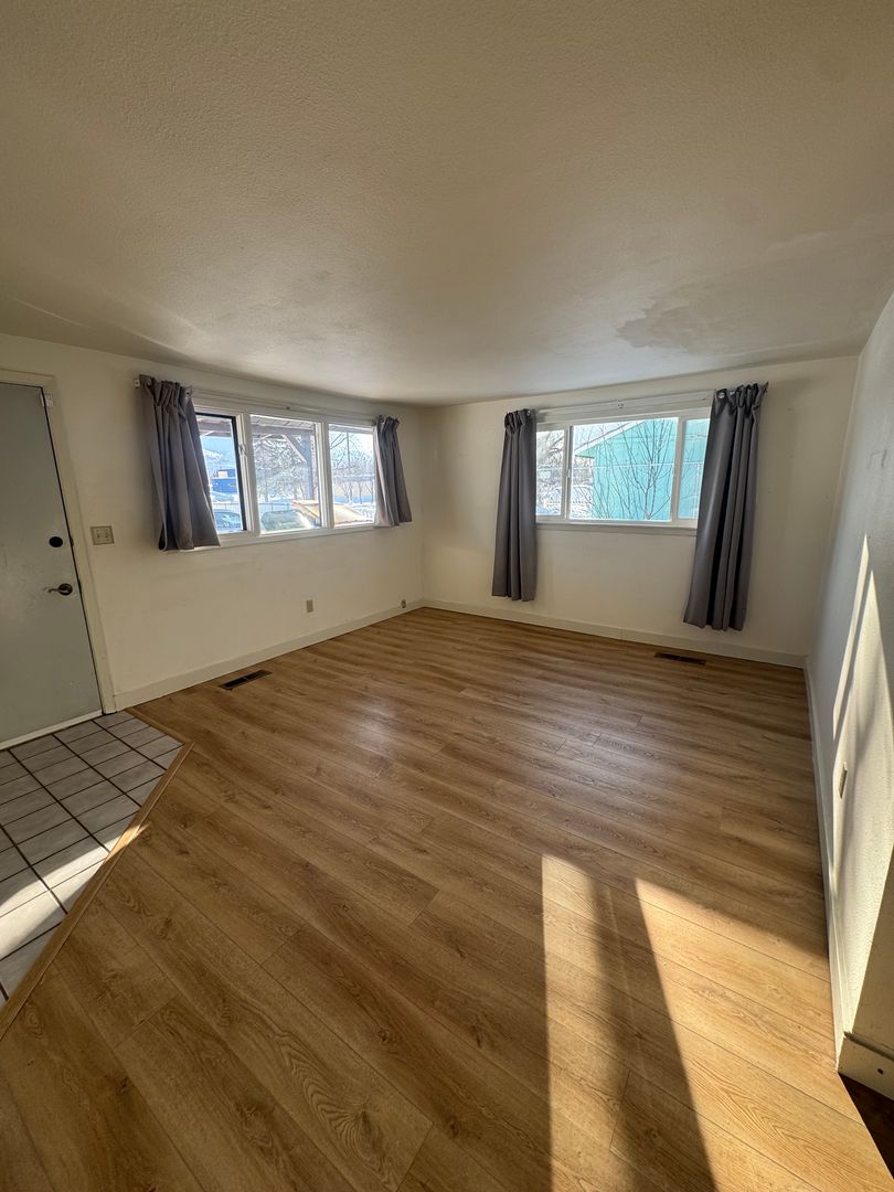 Anchorage House: 1808 Twining Drive