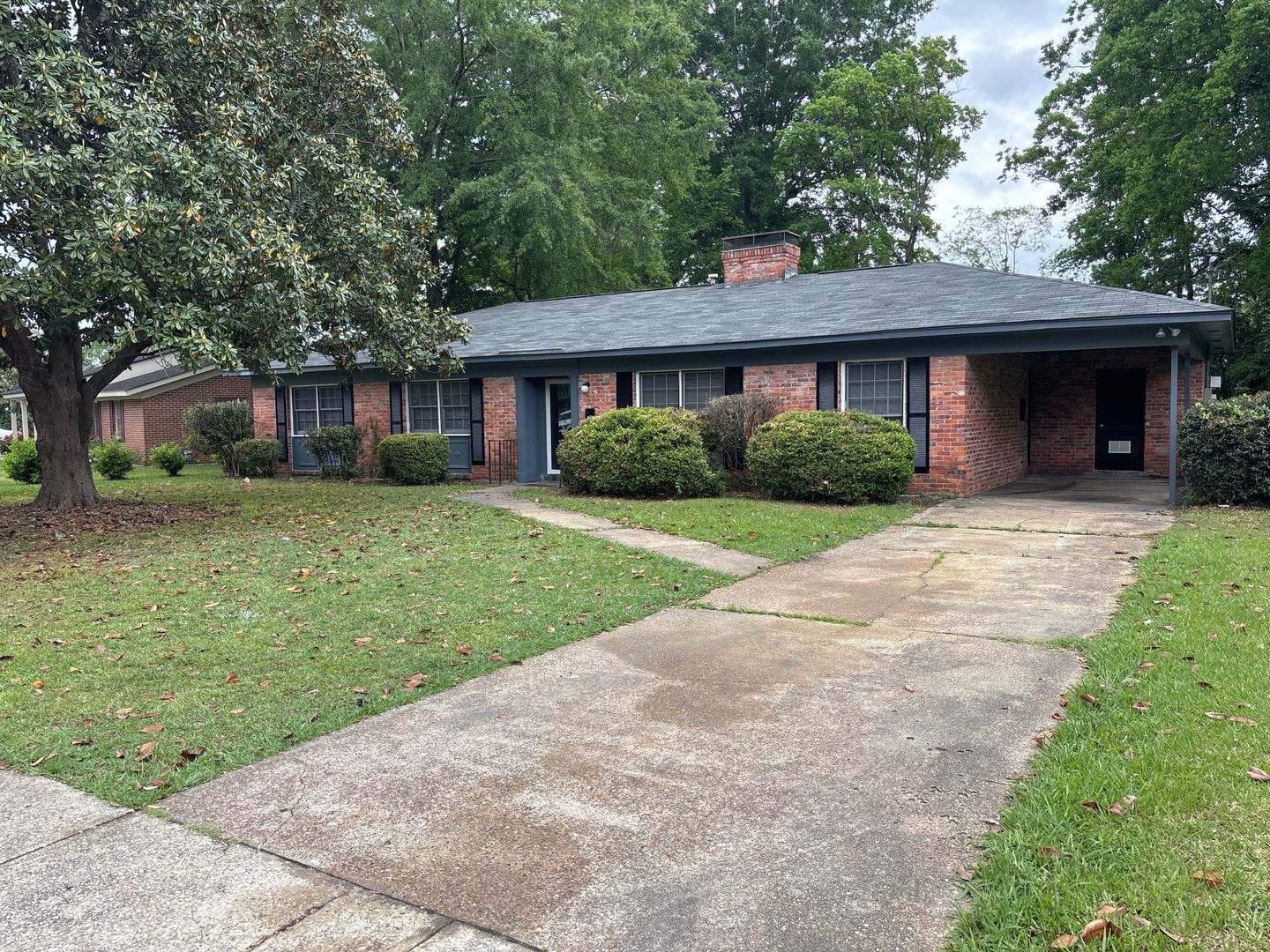 Montgomery House: 2724 Forsyth Lane