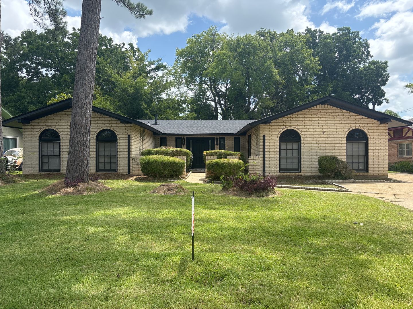 Montgomery House: 4018 Strathmore Drive