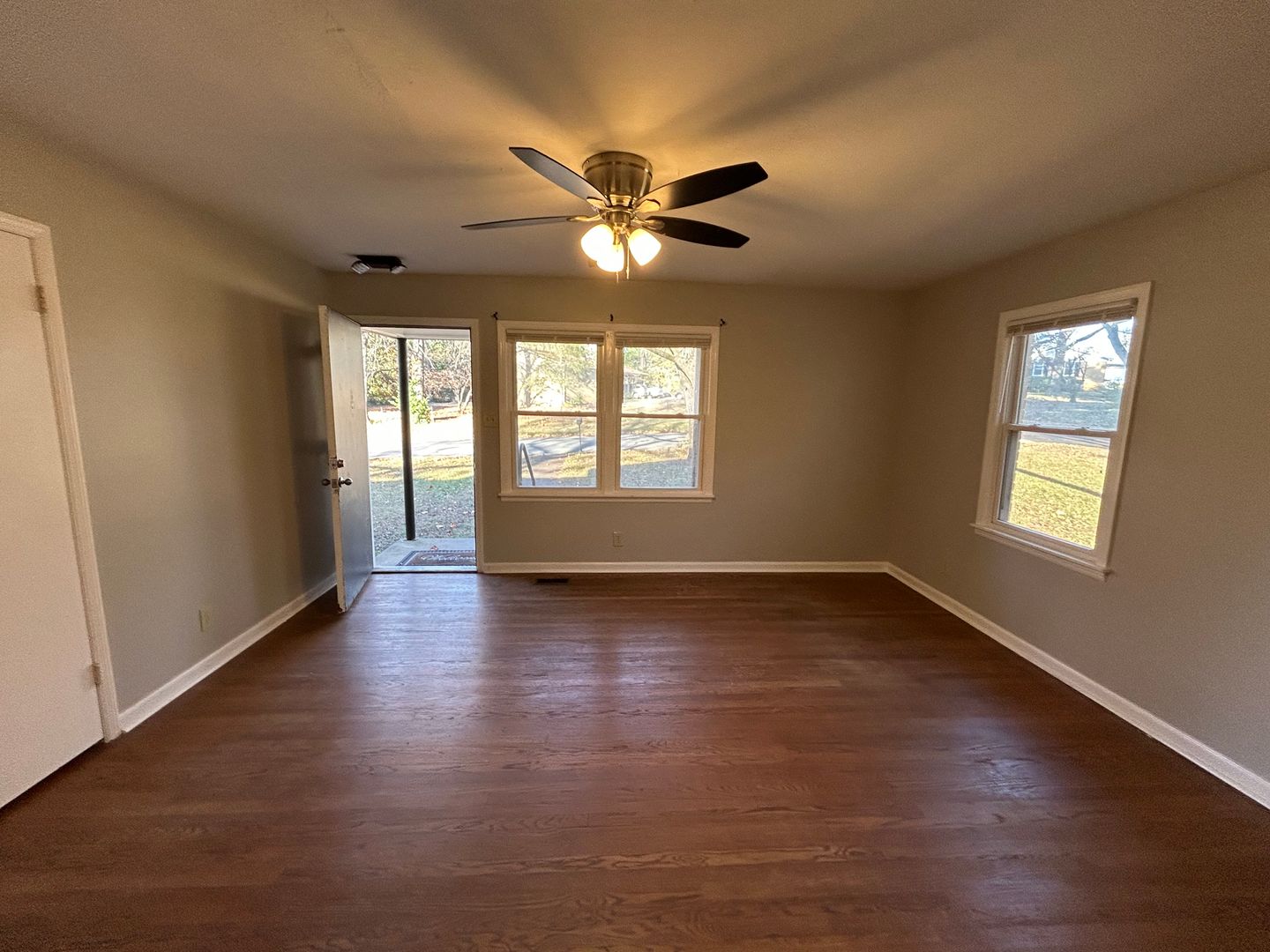 3901 Ellen Drive 2 of 12