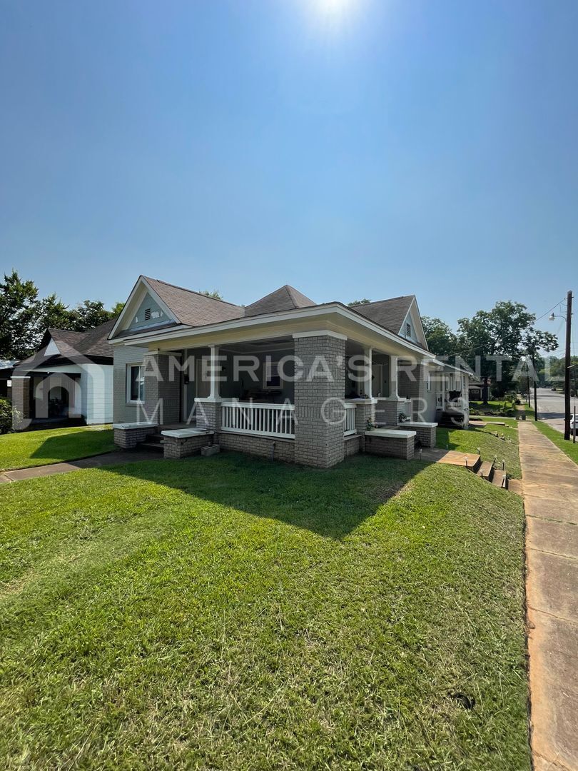 Bessemer Apartment: 1701 Berkley Avenue