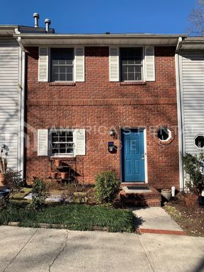 Charming Townhome Available for Rent in Historic Forest Park! Available to View Now!!! – photo 1
