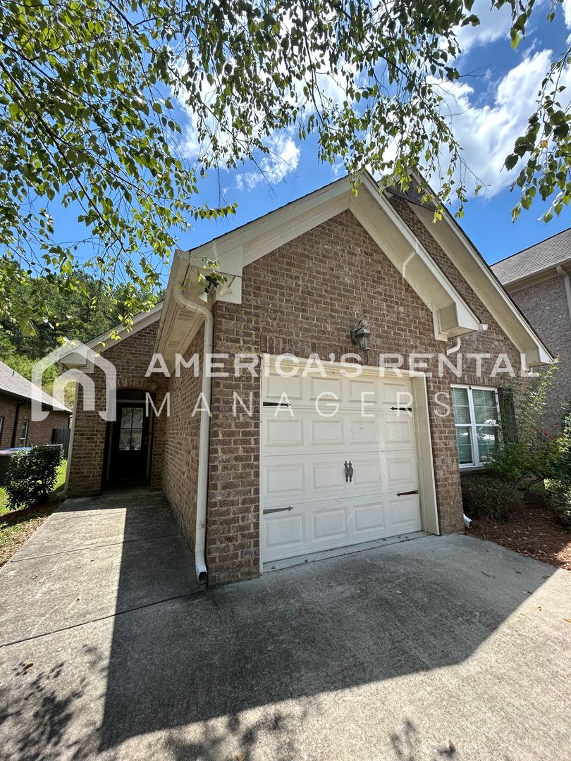 Birmingham House: 5588 Park Side Road