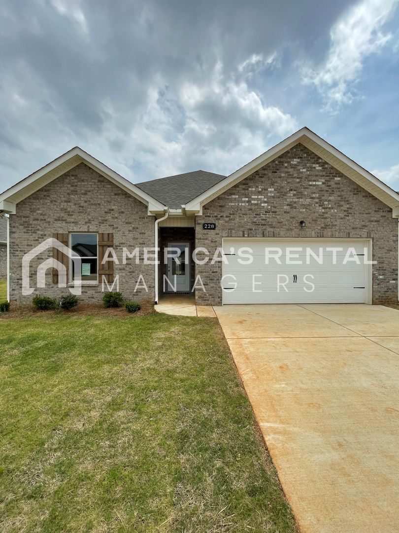 Meridianville House: 228 John Harold Drive
