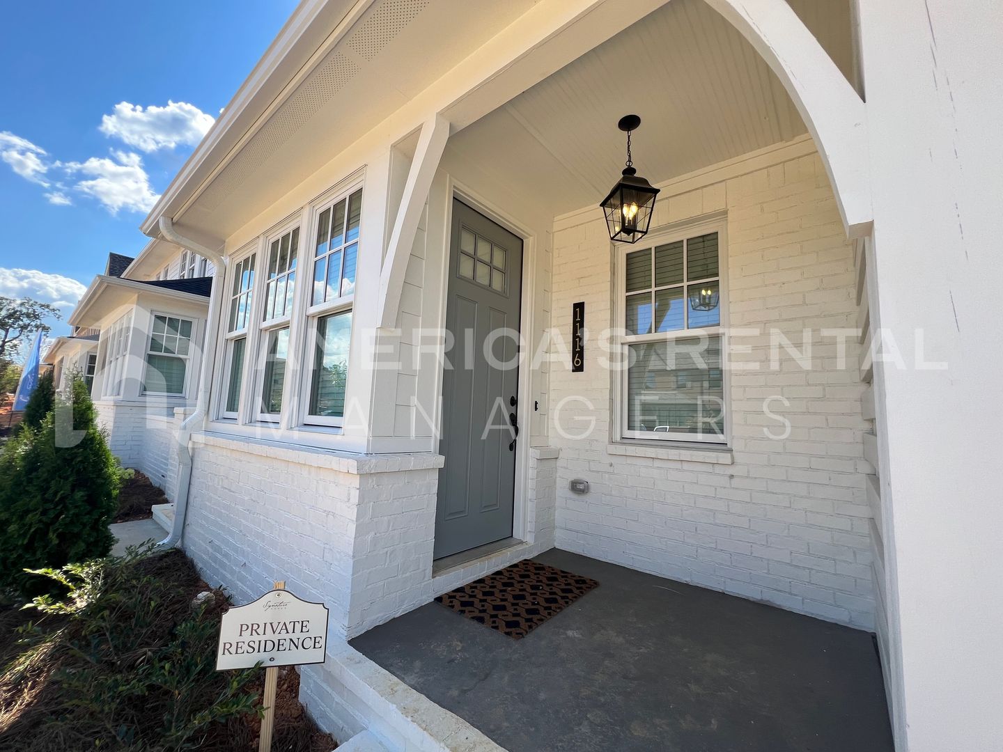 Hoover House: 1116 Windsor Square